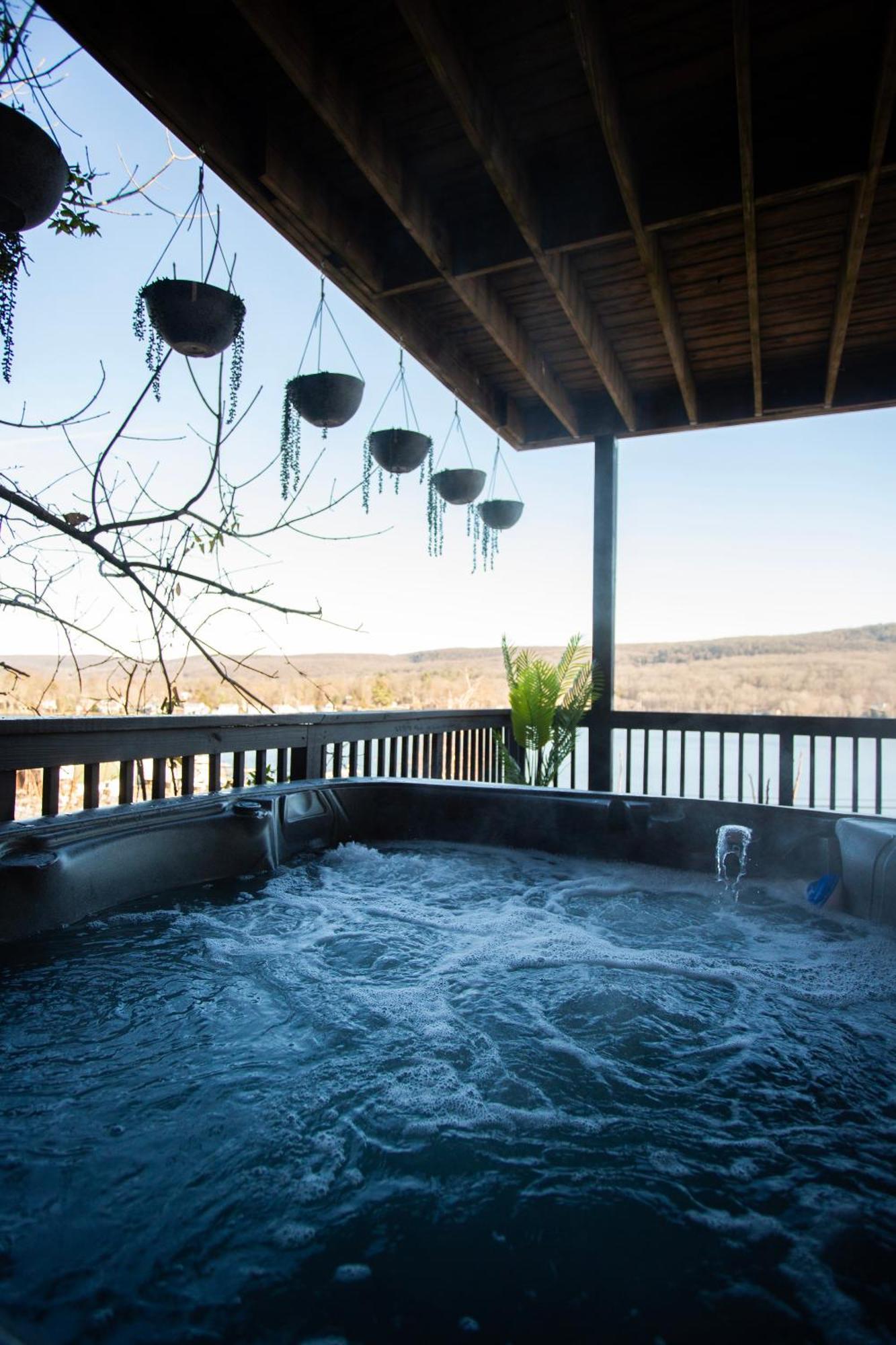 Lakeview House - Hot Tub - Firepit - Stunning Views - Spacious Deck - Cozy Living Room - Bar Greenwood Lake 外观 照片